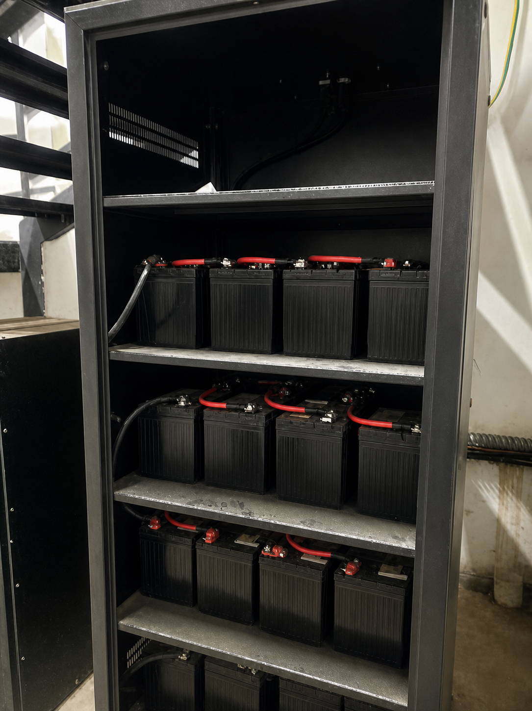 UPS battery bank inspection and replacement planning
