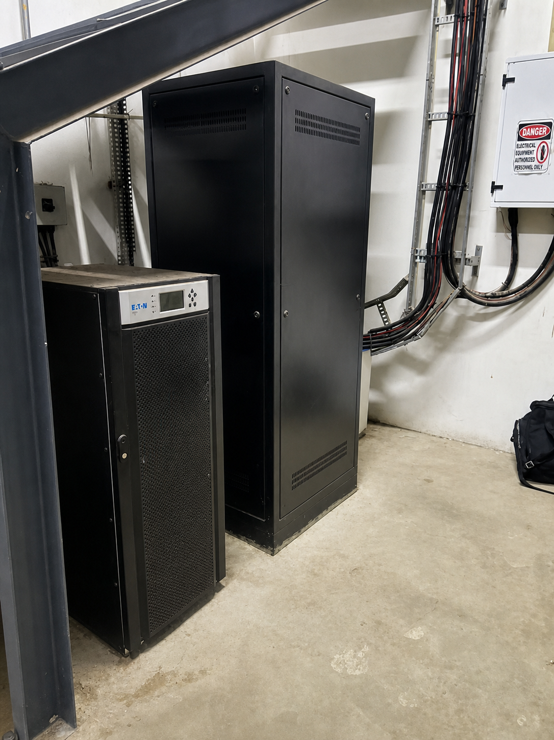 Industrial UPS backup power system